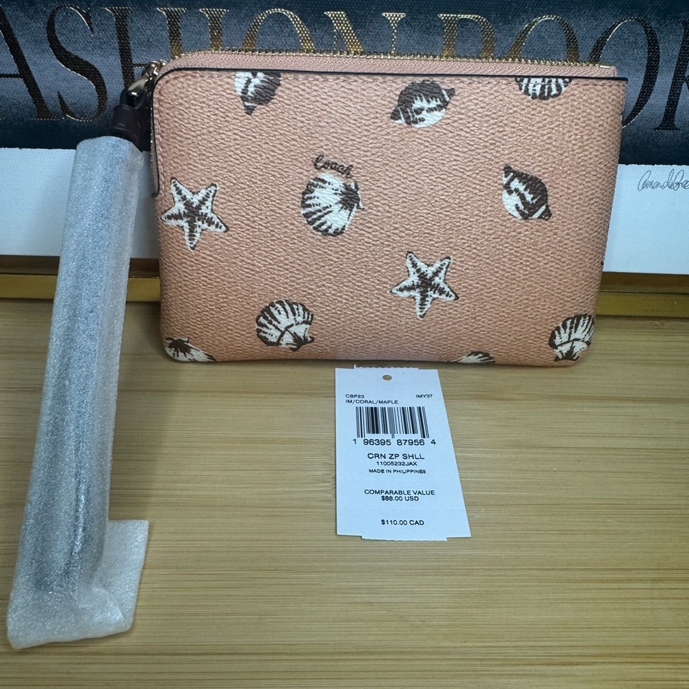 Coach Corner Zip Wristlet With Shell Print - sold out - Picture 3 of 4